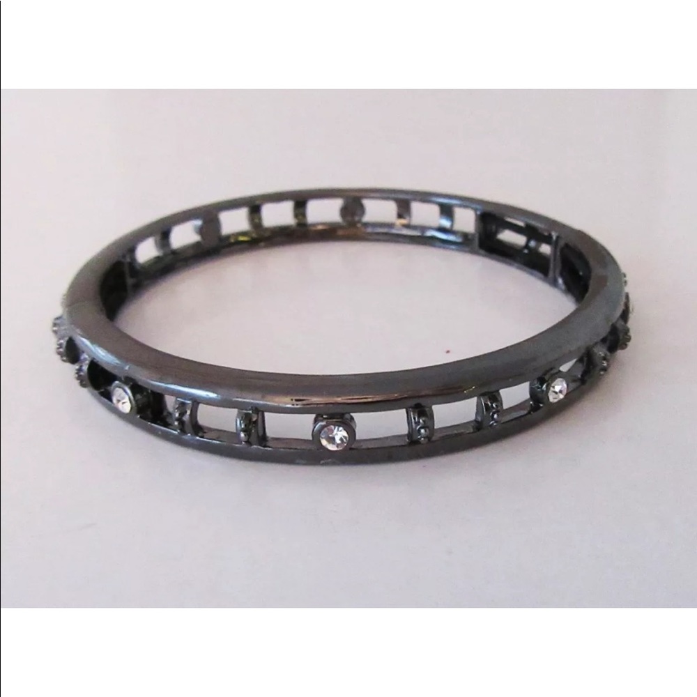 New Lia Sophia Bracelet “Climb the Ladder”Bangle Stretch Hematite & cut crystals